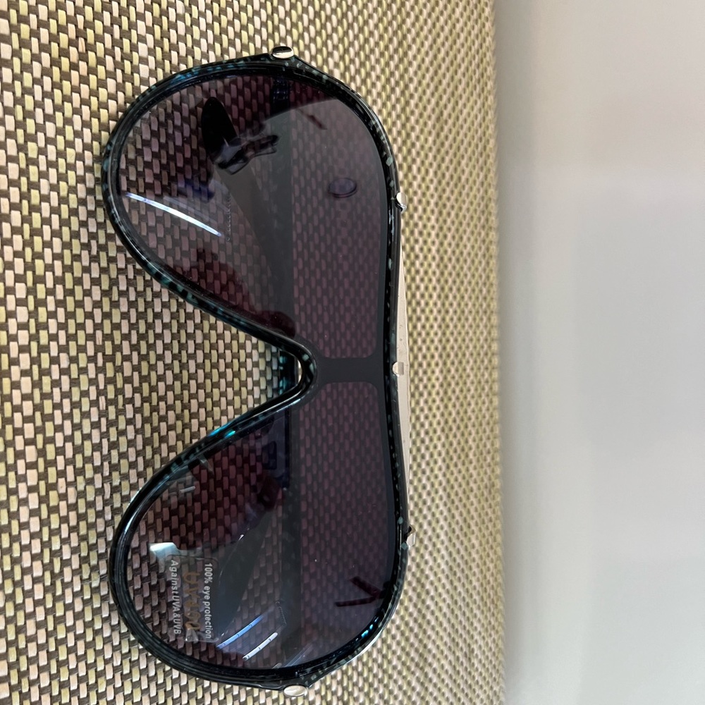 Sunglasses - Picture 2 of 4